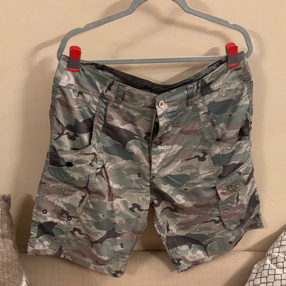 AFTCO Men's Green Camouflage Cargo Fishing Shorts